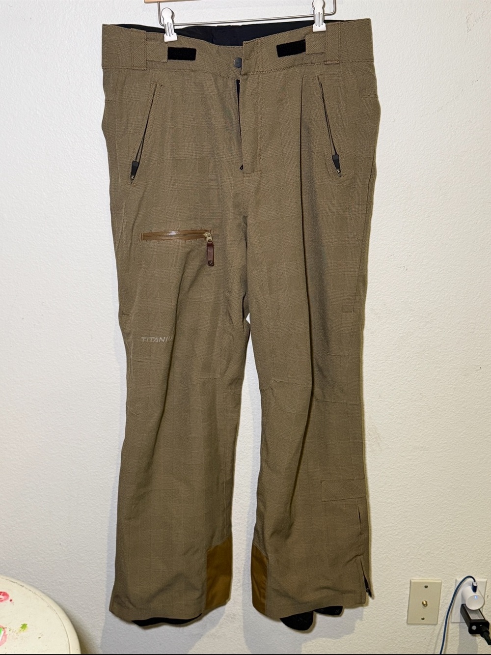 Columbia Titanium Men’s Tan Cargo ski snowboard Pants size Large